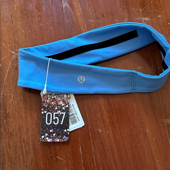 057, NWT Lululemon Athletica Vibrant Blue Headband - Picture 3 of 4
